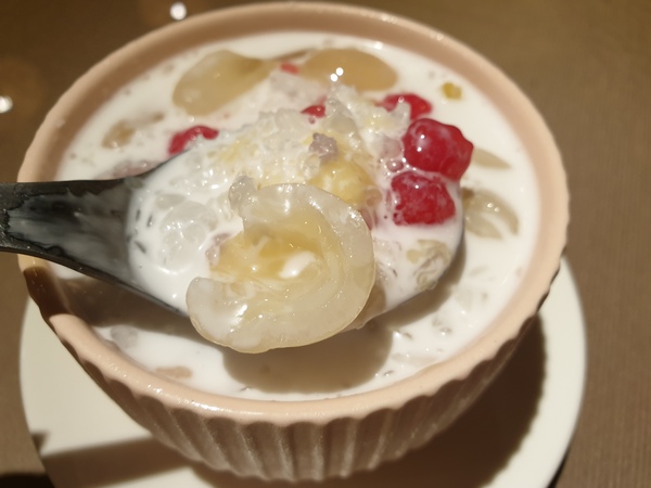 湄南河泰式庭園餐廳： 【台中南屯】湄南河泰式庭園餐廳 泰式料理 泰服試穿