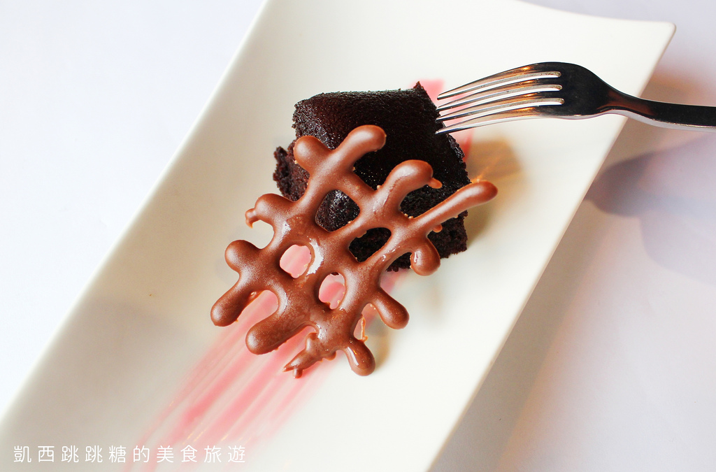 捷運國父紀念館美食 星辰牛排 舒肥牛排 華視321