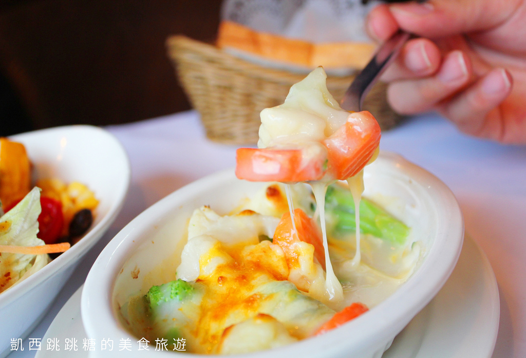 捷運國父紀念館美食 星辰牛排 舒肥牛排 華視161