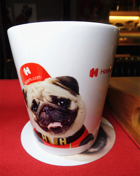 O.L.O CAFE：「台北松山」【O.L.O CAFÉ】亞洲唯一HOTELS.COM聯名主題咖啡館！處處都可見到萌萌可愛的禮賓大使身影，舒適自在的用餐環境，享受一期一會新鮮直送食材的美味餐點，寧靜的品味生活中令人微笑的幸福時刻！ ＃松山下午茶 ＃輕食咖啡 ＃Hotels.com聯名