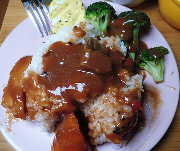 O.L.O CAFE：「台北松山」【O.L.O CAFÉ】亞洲唯一HOTELS.COM聯名主題咖啡館！處處都可見到萌萌可愛的禮賓大使身影，舒適自在的用餐環境，享受一期一會新鮮直送食材的美味餐點，寧靜的品味生活中令人微笑的幸福時刻！ ＃松山下午茶 ＃輕食咖啡 ＃Hotels.com聯名