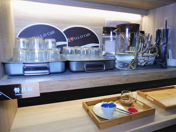 O.L.O CAFE：「台北松山」【O.L.O CAFÉ】亞洲唯一HOTELS.COM聯名主題咖啡館！處處都可見到萌萌可愛的禮賓大使身影，舒適自在的用餐環境，享受一期一會新鮮直送食材的美味餐點，寧靜的品味生活中令人微笑的幸福時刻！ ＃松山下午茶 ＃輕食咖啡 ＃Hotels.com聯名