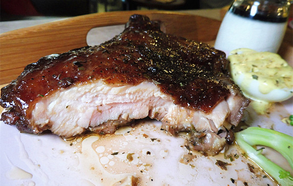 O.L.O CAFE：「台北松山」【O.L.O CAFÉ】亞洲唯一HOTELS.COM聯名主題咖啡館！處處都可見到萌萌可愛的禮賓大使身影，舒適自在的用餐環境，享受一期一會新鮮直送食材的美味餐點，寧靜的品味生活中令人微笑的幸福時刻！ ＃松山下午茶 ＃輕食咖啡 ＃Hotels.com聯名