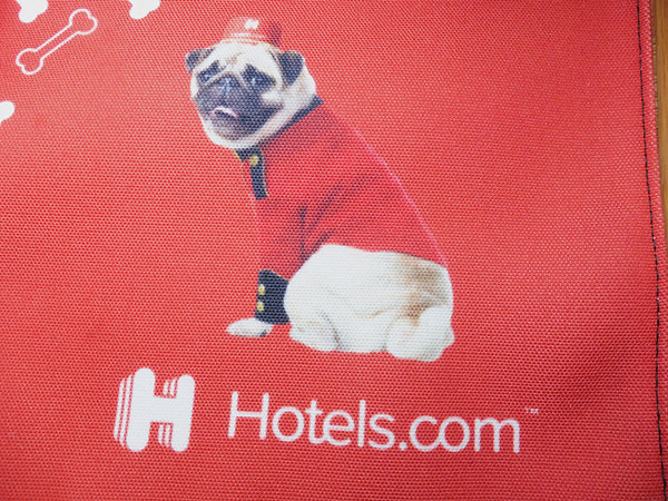 O.L.O CAFE：「台北松山」【O.L.O CAFÉ】亞洲唯一HOTELS.COM聯名主題咖啡館！處處都可見到萌萌可愛的禮賓大使身影，舒適自在的用餐環境，享受一期一會新鮮直送食材的美味餐點，寧靜的品味生活中令人微笑的幸福時刻！ ＃松山下午茶 ＃輕食咖啡 ＃Hotels.com聯名