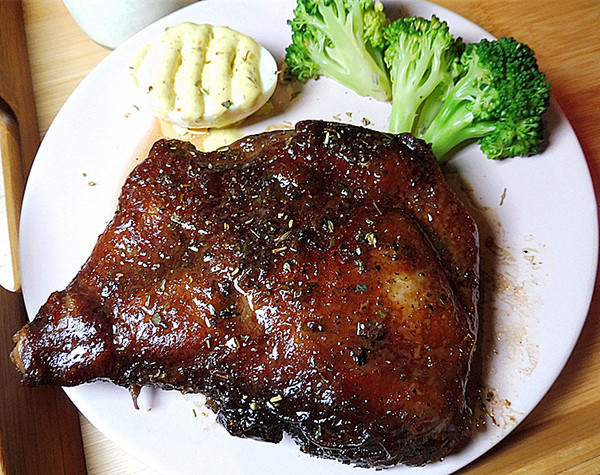 O.L.O CAFE：「台北松山」【O.L.O CAFÉ】亞洲唯一HOTELS.COM聯名主題咖啡館！處處都可見到萌萌可愛的禮賓大使身影，舒適自在的用餐環境，享受一期一會新鮮直送食材的美味餐點，寧靜的品味生活中令人微笑的幸福時刻！ ＃松山下午茶 ＃輕食咖啡 ＃Hotels.com聯名