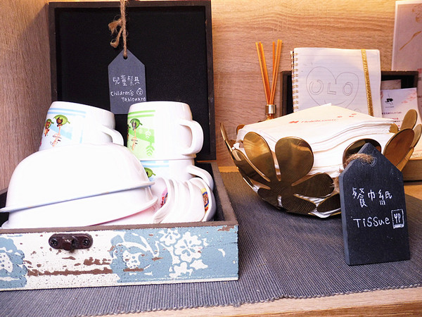 O.L.O CAFE：「台北松山」【O.L.O CAFÉ】亞洲唯一HOTELS.COM聯名主題咖啡館！處處都可見到萌萌可愛的禮賓大使身影，舒適自在的用餐環境，享受一期一會新鮮直送食材的美味餐點，寧靜的品味生活中令人微笑的幸福時刻！ ＃松山下午茶 ＃輕食咖啡 ＃Hotels.com聯名