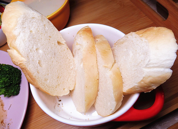 O.L.O CAFE：「台北松山」【O.L.O CAFÉ】亞洲唯一HOTELS.COM聯名主題咖啡館！處處都可見到萌萌可愛的禮賓大使身影，舒適自在的用餐環境，享受一期一會新鮮直送食材的美味餐點，寧靜的品味生活中令人微笑的幸福時刻！ ＃松山下午茶 ＃輕食咖啡 ＃Hotels.com聯名