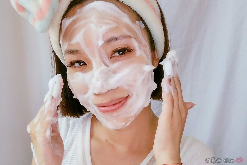 超濃密泡泡洗淨很有感 保濕不緊繃！日本Bifesta碧菲絲特水嫩淨透洗面乳9.jpg