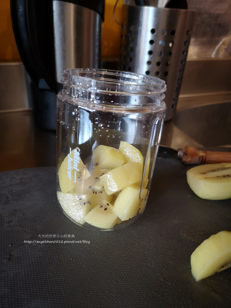 九陽JYL-C902D 電動隨行果汁機12.jpg