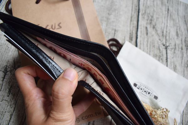 FOCUS義大利原皮男短夾 (12)