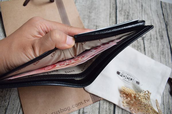 FOCUS義大利原皮男短夾 (13)