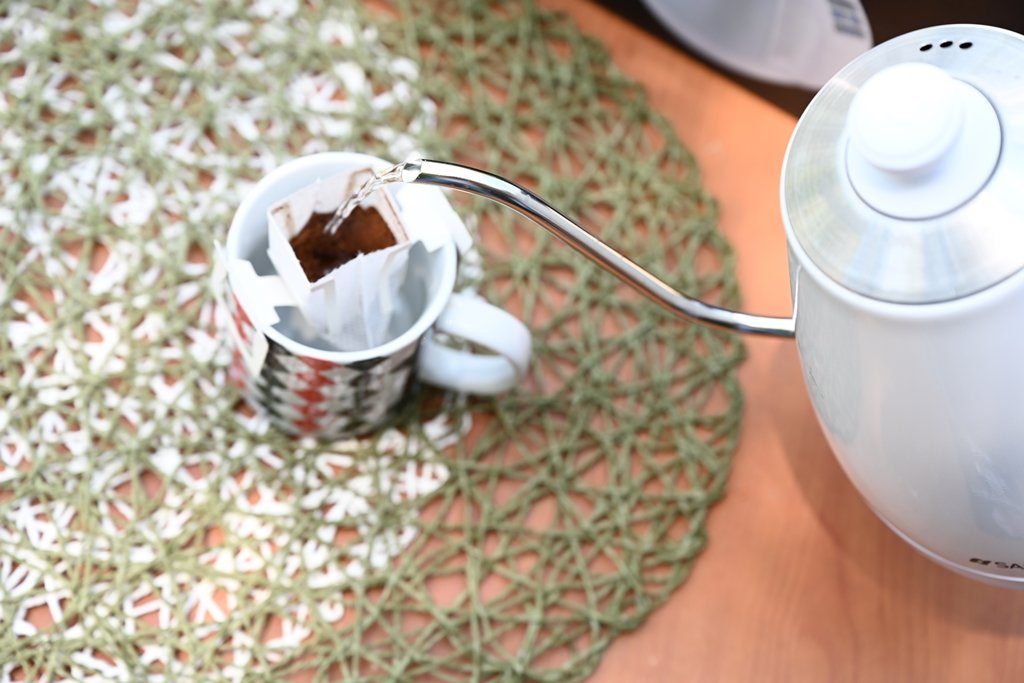 電子溫控手沖細口壺 SWB-29N