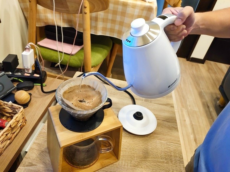 電子溫控手沖細口壺 SWB-29N