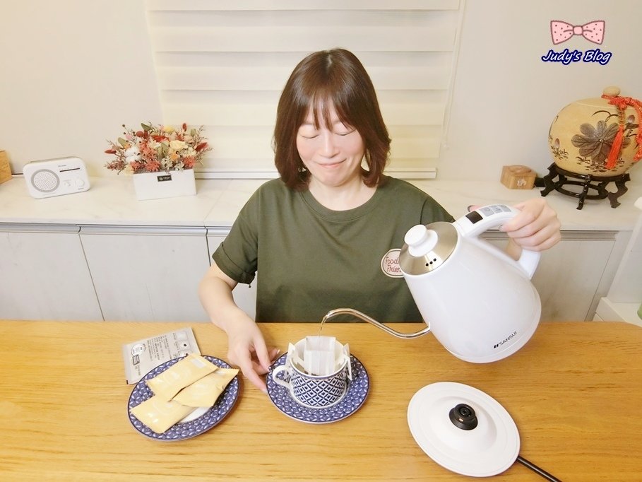 電子溫控手沖細口壺 SWB-29N