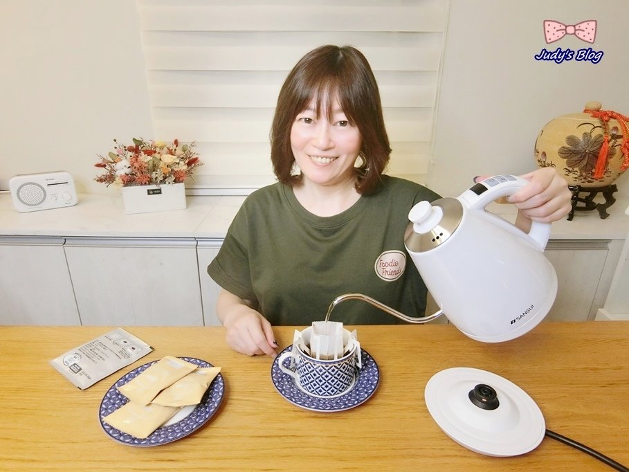 電子溫控手沖細口壺 SWB-29N